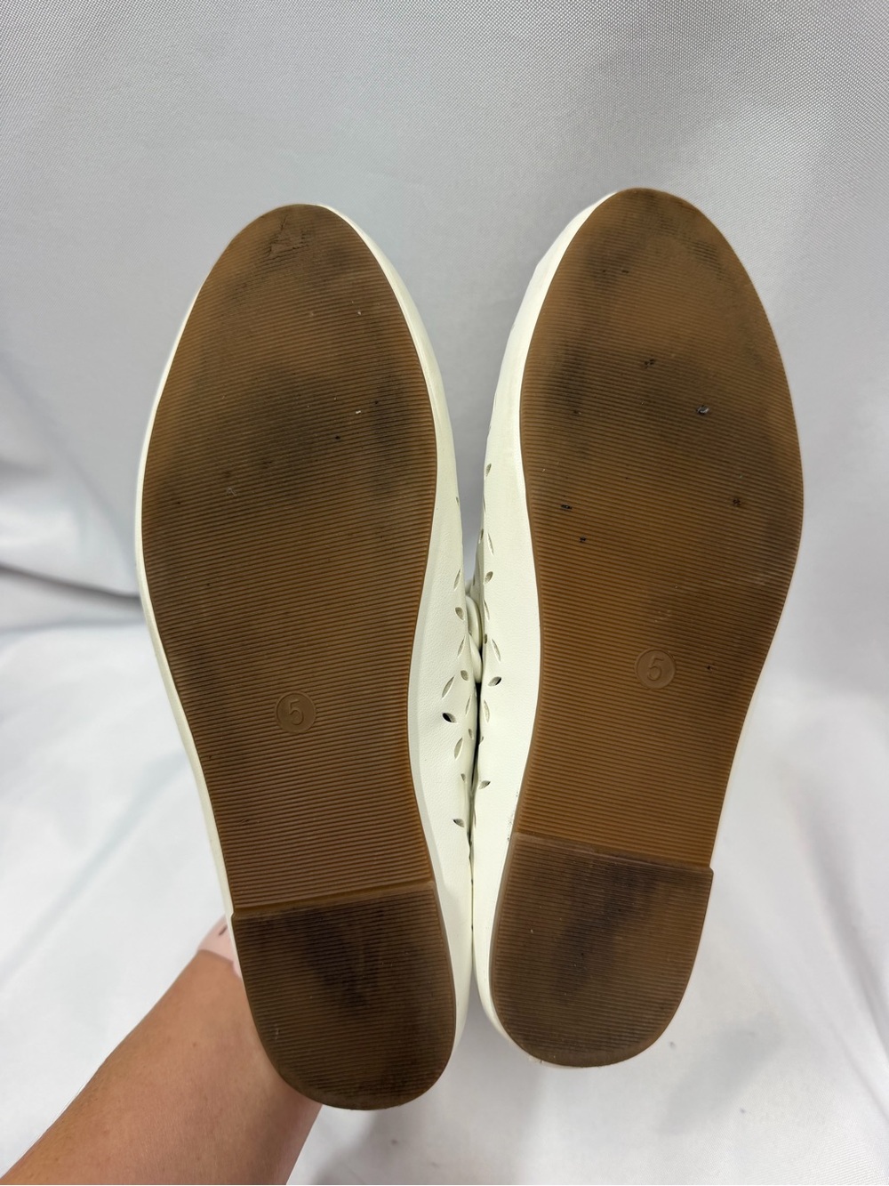 GAP | Mary Jane Flats White Shoes Perforated Lace Design Strap Big Girls Size 5 - Picture 6 of 10